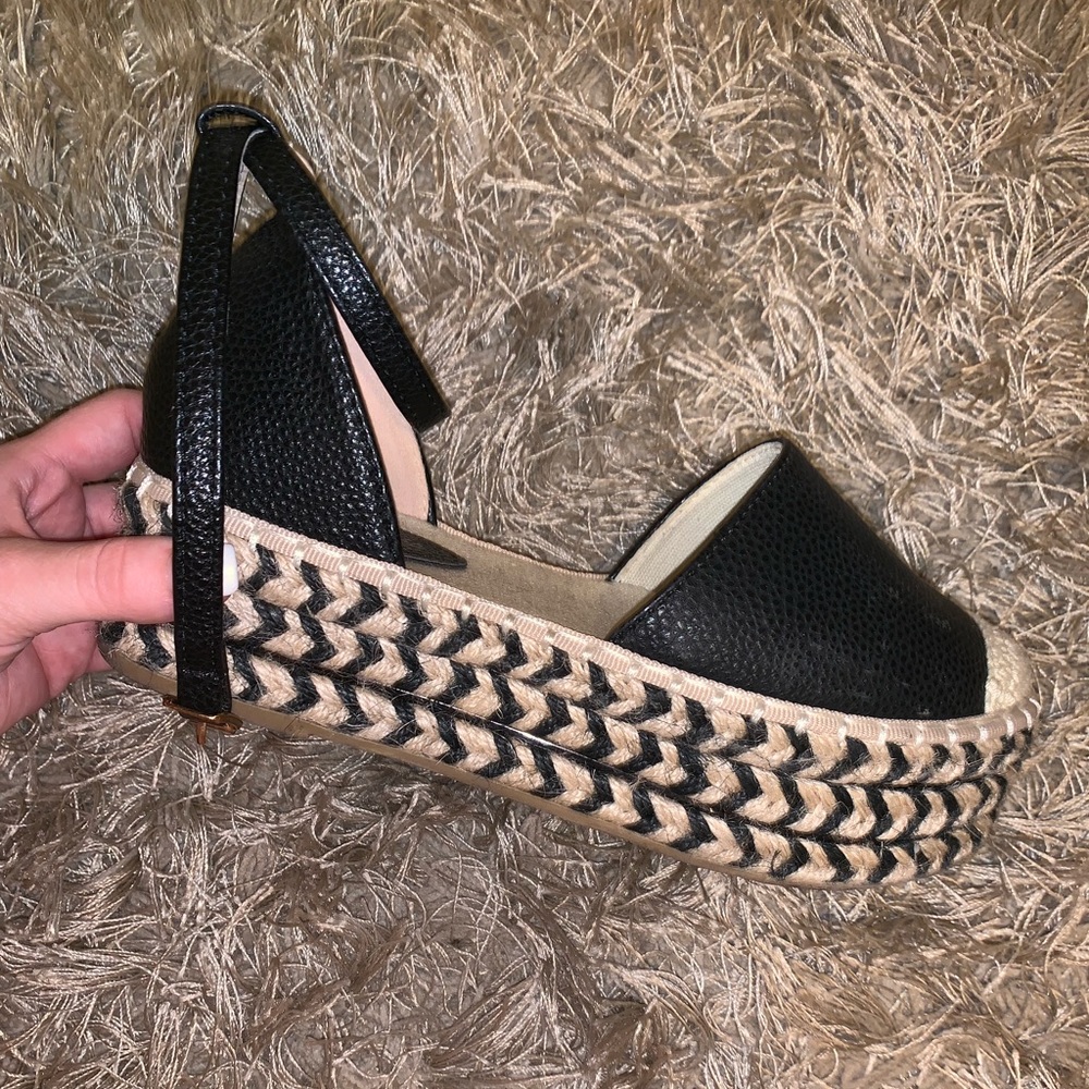 Black wedges